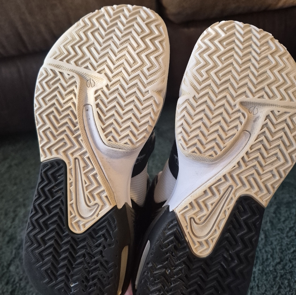 Nike LeBron Witness 7 Kids Basketball Sneakers Black White Size 4Y - Picture 14 of 16